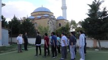 İzci imam gençlere doğa sevgisini aşılıyor