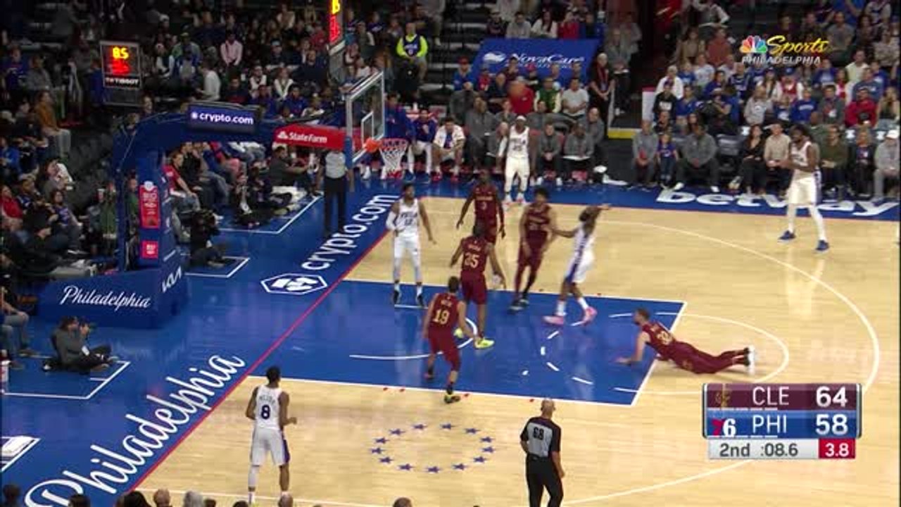 Harden macht Gegenspieler im 1-on-1 nass