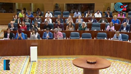Ayuso 'desarma' a Mónica García: "No voy a seguir su tendencia pistolera"