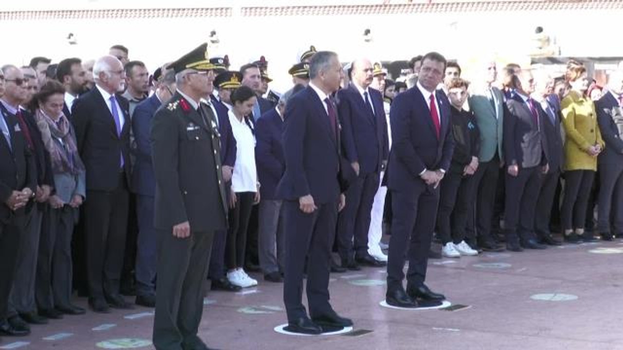 İstanbul'un Kurtuluşunun 99. Yılı Kutlanıyor... Etkinlikler Taksim'deki Cumhuriyet Anıtı'nda Düzenlenen Törenle Başladı