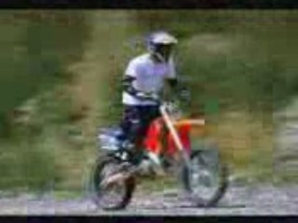 Moto cross atterissage ds le camion