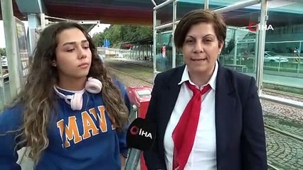 Kulaklık takılı bir şekilde raylarda yürüyordu; genç tramvayın altında kalmaktan son anda kurtuldu