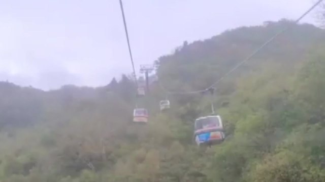 전북 무주 덕유산 곤돌라 20분간 멈춰...탑승객 불편 / YTN