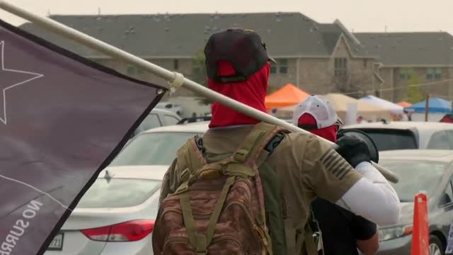 Un grupo homófobo de quince personas acosa a los asistentes del primer Orgullo LGTBi de Frisco, en Texas