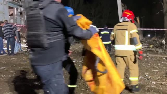 Un ataque nocturno ruso con misiles mata al menos a 12 personas y hiere a otras 49 en Zaporiyia