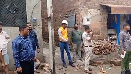 'भाई ने उठाकर कहा, घर चलते हैं, भीड़ देख सहमा, घर नहीं जा सका'