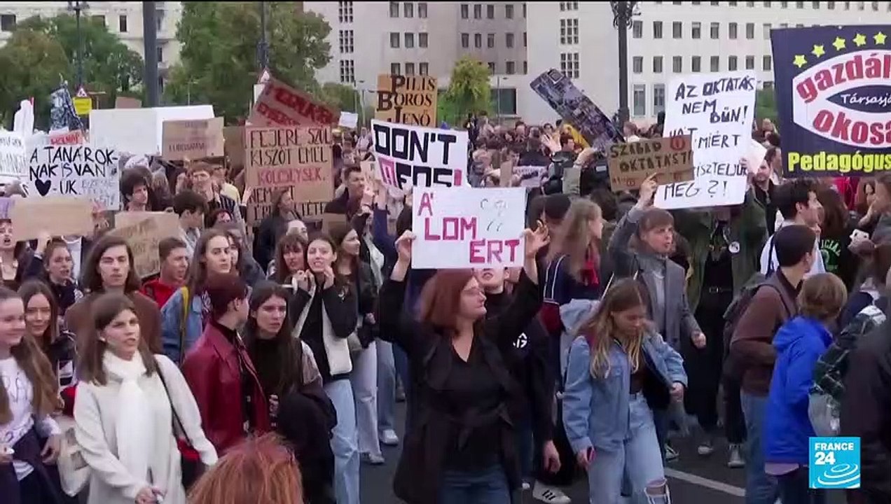 Hungarians demand teacher pay hikes in mass protest