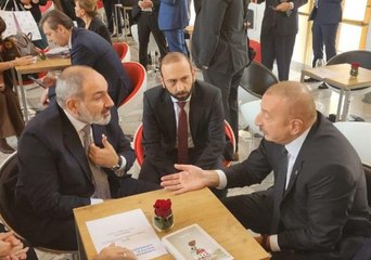 Paşinyan'la Aliyev'in gündem olan karesi! Sosyal medyada espriler havada uçuşuyor