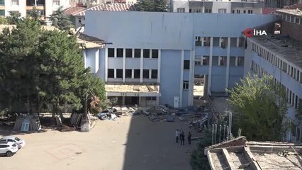 42 yıllık hükümet konağında yıkım işlemi başladı