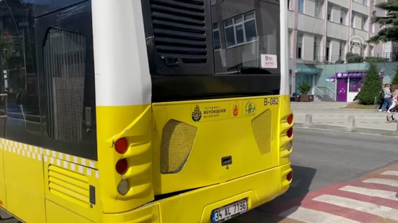 İETT durağında feci kaza! İki otobüs arasına sıkışan şoför hayatını kaybetti