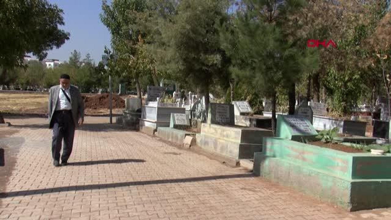 'KOBANİ OLAYLARI'NDA OĞLU ÖLDÜRÜLEN BABA EKİM AYI GELDİĞİ ZAMAN YARALARIMIZ TAZELENİYOR-O