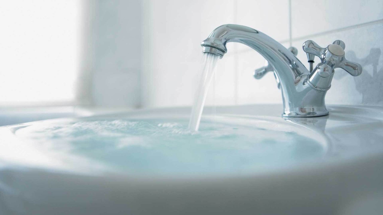 Waschbecken-Rätel gelöst: Dazu ist das Loch oben wirklich da