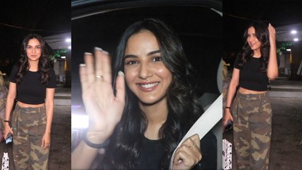 Jasmin Bhasin  Salon के बाहर Tip-Top बनकर निकलीं बाहर, Paps से किया Funny Interaction!