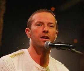 Chris Martin : les poumons du leader de Coldplay lâchent, le groupe arrête tout !