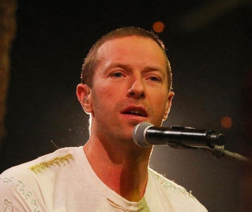 Chris Martin : les poumons du leader de Coldplay lâchent, le groupe arrête tout !