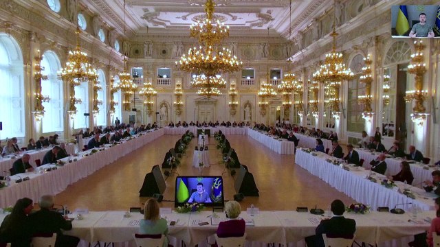 زيلينسكي: يجب أن تنتصر أوكرانيا لمنع الدبابات الروسية من التقدم نحو وارسو أو براغ