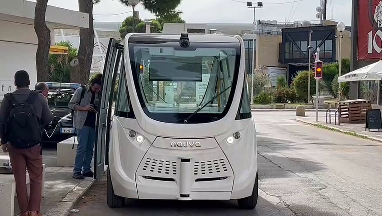 Bari mini bus senza guida