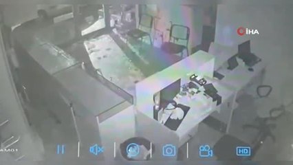 Maltepe'de iş yerine giren hırsız kamerada