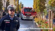 Sesto Fiorentino: l'auto distrutta dall'incendio. Non ci sono feriti
