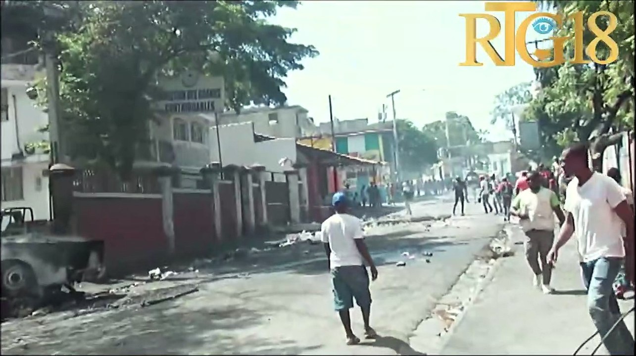 Yon gwoup moun mete dife nan lokal ''DGC - DGI) ki sou Juvénat (Pétion-Ville)