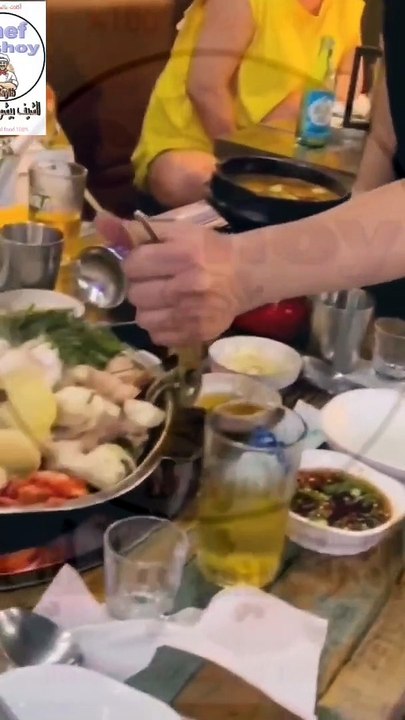 Show Chinese restaurants to serve food.....Afficher les restaurants chinois pour servir de la nourriture