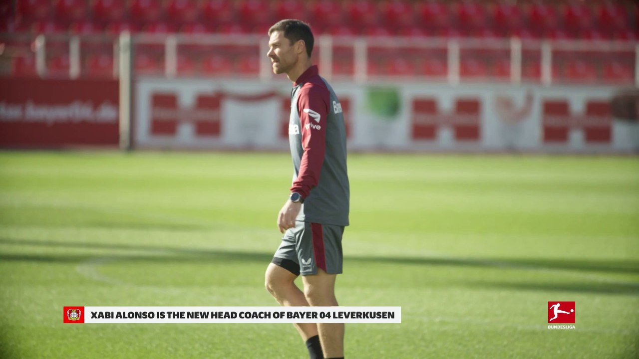 Xabi Alonso takes charge of his first Leverkusen session