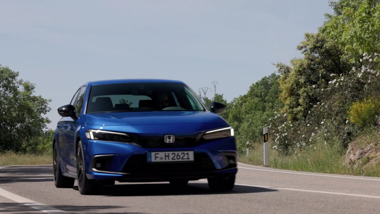 Neuer Honda Civic feiert Premiere im Handel - e:HEV Hybridtechnologie mit hohem elektrischen Fahranteil