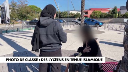 Download Video: Photo de classe : des lycéens en tenue islamique