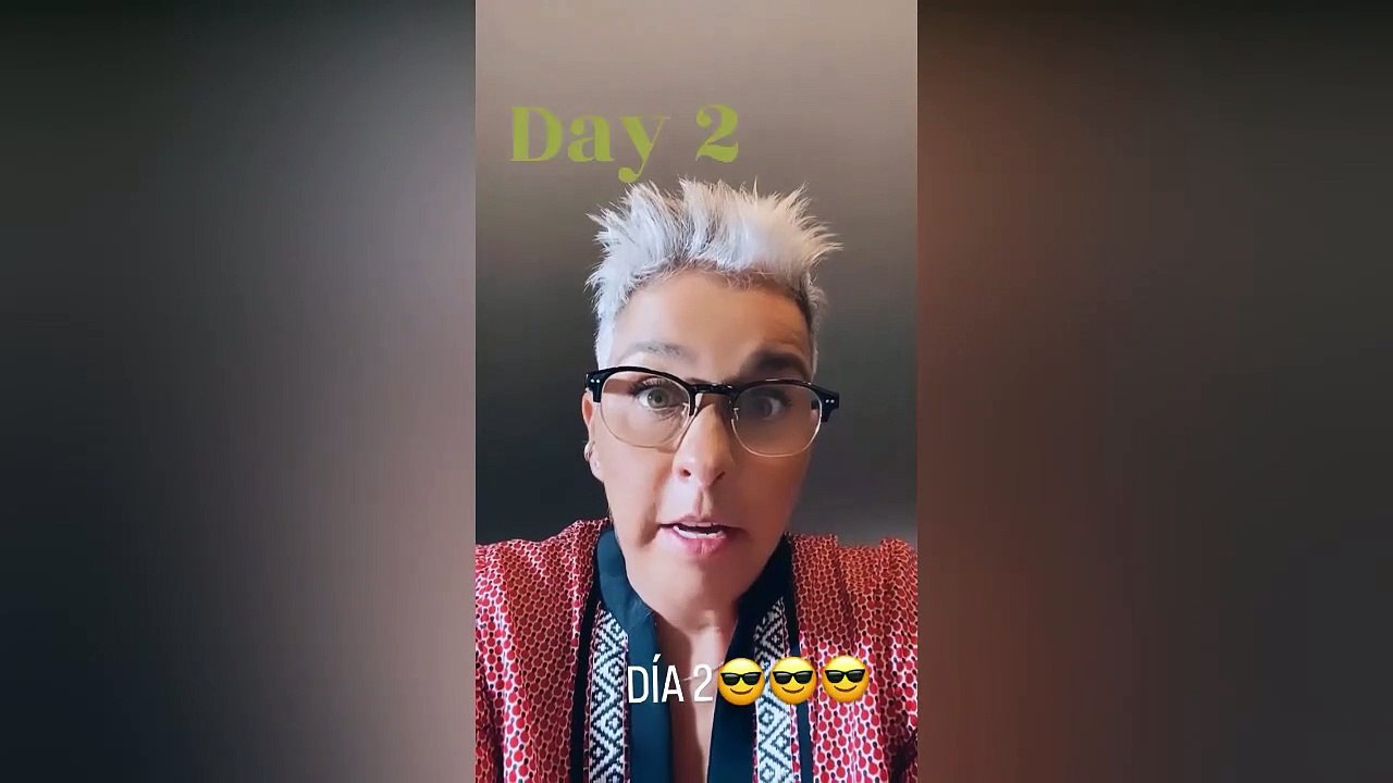 FEDERICA DE KABAH SE PONE RETO DE ARMAR LEGOS