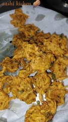 CRISPY POTATO LACCHA PAKORA| ALOO LACCHA PAKORA| CRUNCHY PAKORA RECIPE | ALOO PAKORA