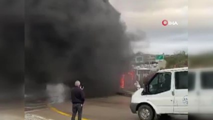 Başkentte yanan servis aracı alev topuna döndü