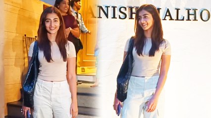 Pooja Hegde Visits Manish Malhotra's Studio In Mumbai