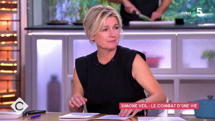 Elsa Zylberstein en larmes dans l'émission C à Vous.