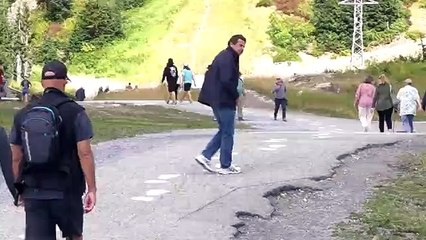 'Ayılar açamıyormuş' dedikten üç saniye sonra... Kahkahaya boğuldu