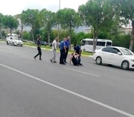 Akan trafikte yola yatan avukat, kendisine yardım etmek isteyen kadına dehşeti yaşattı