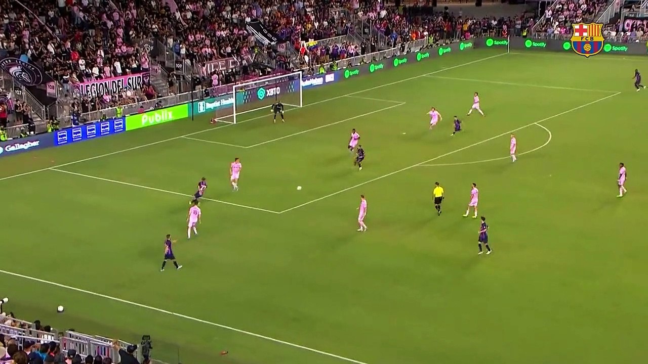 نيوكاسل يجدد اهتمامه بمهاجم برشلونة