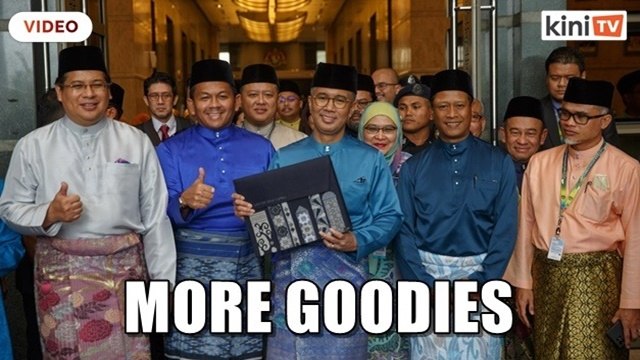 Goodies for civil servants, up to extra RM2,500 next year