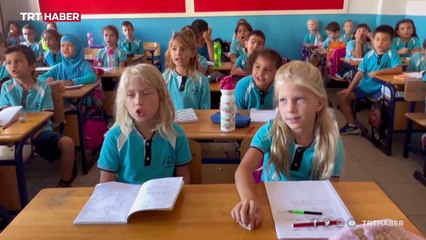 Savaşın çocukları Antalya'da aynı sırayı paylaşıyor