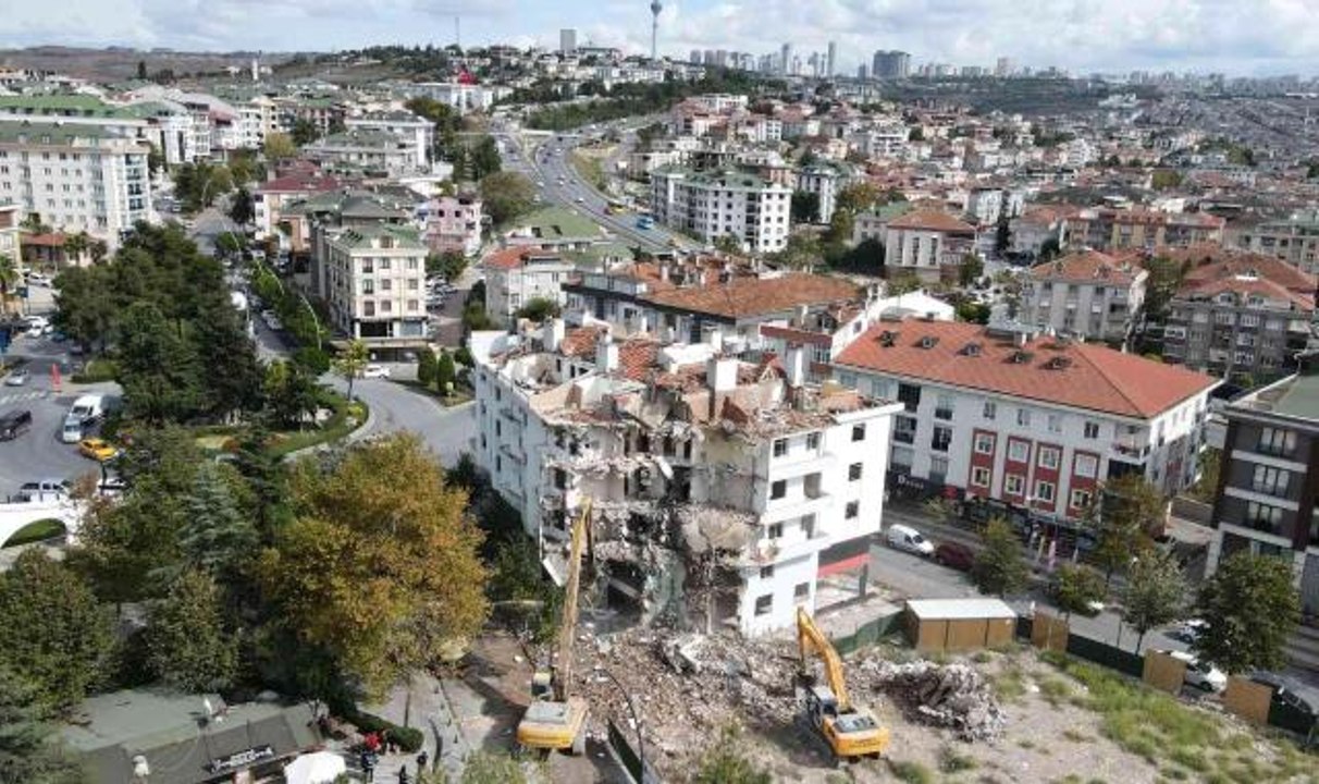 Büyükçekmece Belediye Başkanı Akgün'den Büyükşehir Belediye Meclisine tepki
