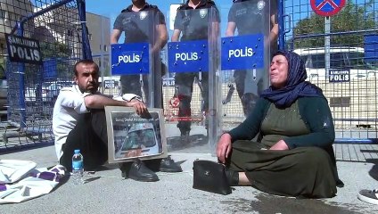 Eşi ve oğlu AKP'liler tarafından öldürülen Emine Şenyaşar, kendisini yakmaya istedi