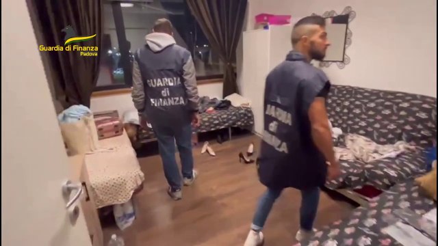 Scoperto a Padova centro massaggi a luci rosse , quattro denunciati
