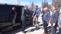 Bakan Çavuşoğlu, TOKİ tarafından teslim edilen evleri gezdi