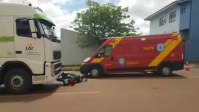 Motociclista tem suspeita de fratura no pé após colisão de trânsito no Bairro Brasmadeira