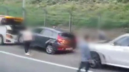 경기 시흥시 도리터널에서 6중 추돌 사고...2명 경상 / YTN