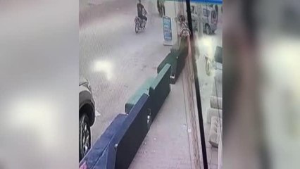 3 kişinin yaralandığı kaza güvenlik kamerasında