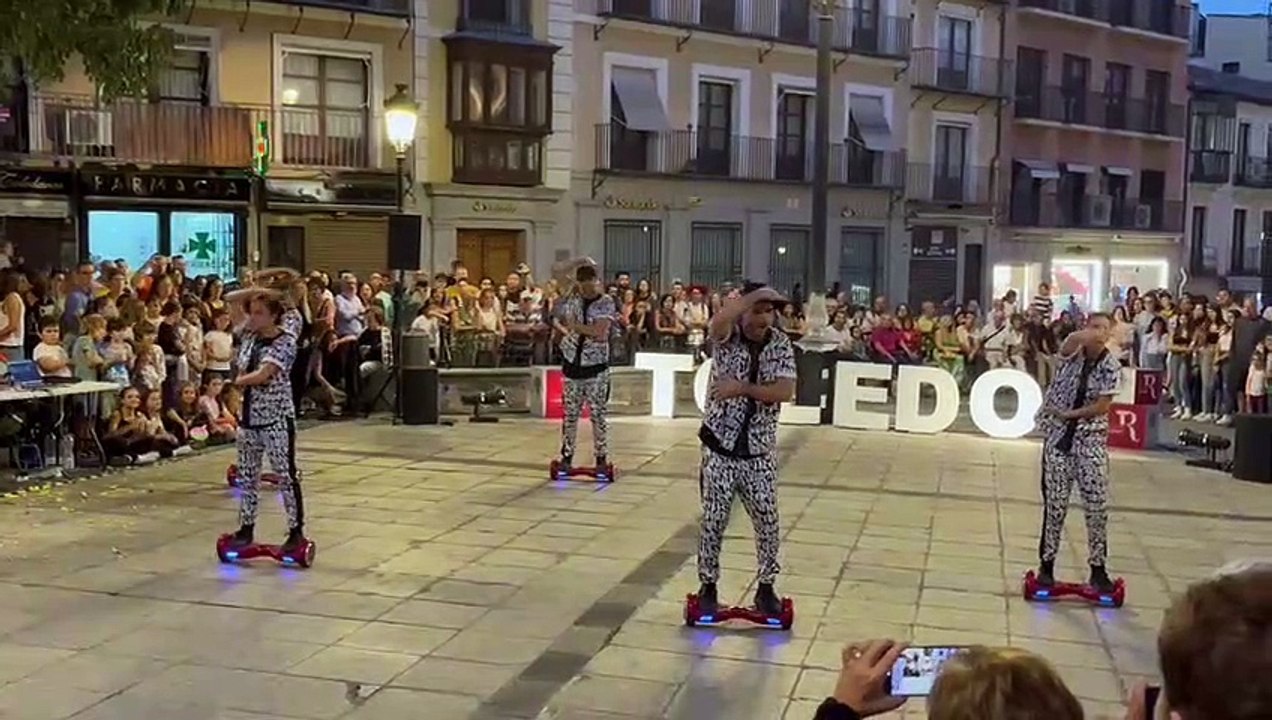 Brodas Bros soprende en Zocodover con su espectáculo Sliders