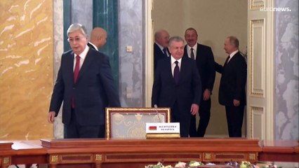 Putins Palastfeier zum 70. Geburtstag: Ein Trecker und Berge von Melonen