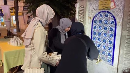 4,5 asırlık çeşmeden ballı şerbet ikramı sürdürülüyor