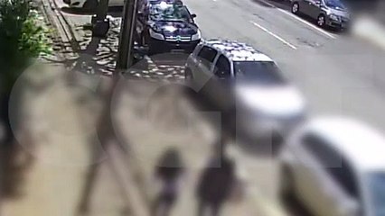 Câmera registra momento em que Fiesta e motocicleta colidem no Centro