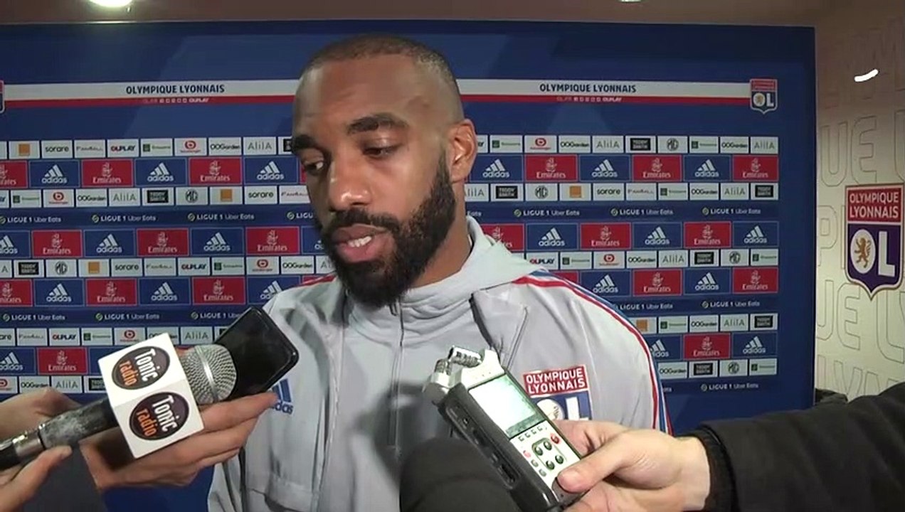 OL : Alexandre Lacazette se lâche sur Peter Bosz